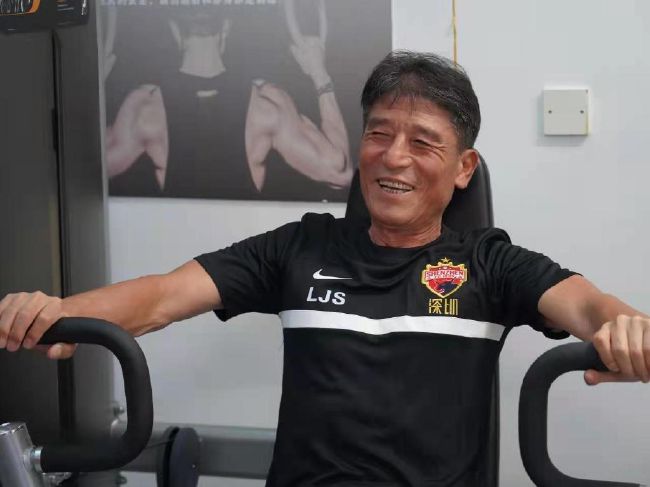 脱英语老师高跟鞋挠丝袜脚心